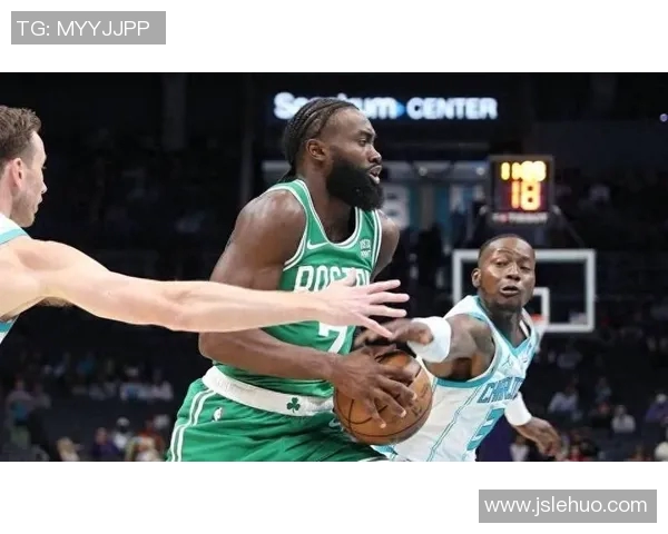 凯尔特人季前赛对阵黄蜂全场精彩回顾与球员表现分析 凯尔特人季前赛对阵黄蜂全场精彩回顾与球员表现分析